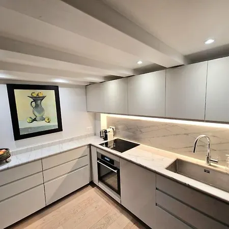 Appartamento Family Duplex By Suitehomeparis *